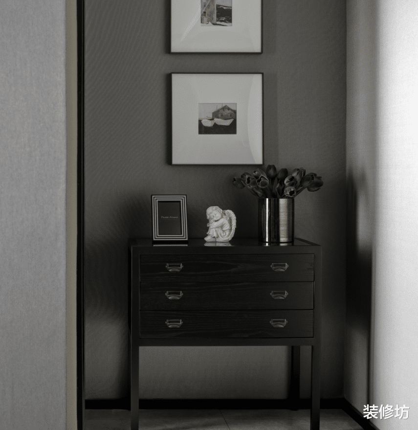 深色同样很优雅，耐看又精致，给人以舒适的生活体验
