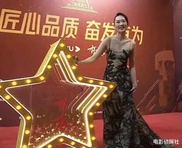 飞天奖|飞天奖红毯生图：热依扎暴瘦，关晓彤美腿抢镜，孙俪礼服颜色惹眼