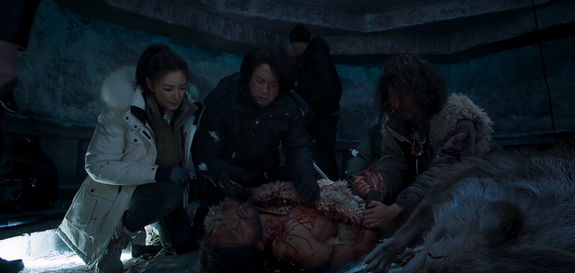 胡八一|昆仑神宫：初一牺牲时，潘粤明表演拉胯？胡八一很平静也说得通