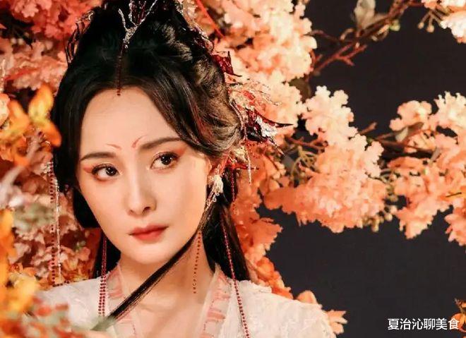 杨幂|杨幂新剧刚官宣阵容，就因番位争议上热搜