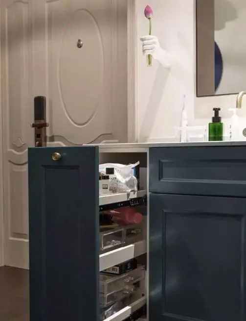 北漂四年,租下50㎡小破屋,花22W爆改复古豪宅范,进屋就被惊艳