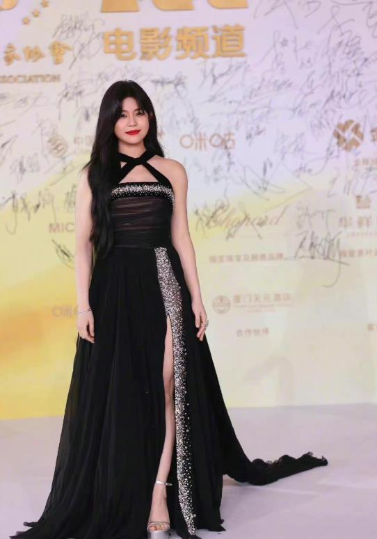 佟丽娅|林允柳岩相聚金鸡奖,合影不忘刘亦菲,《梦华录》的姐妹情是真的