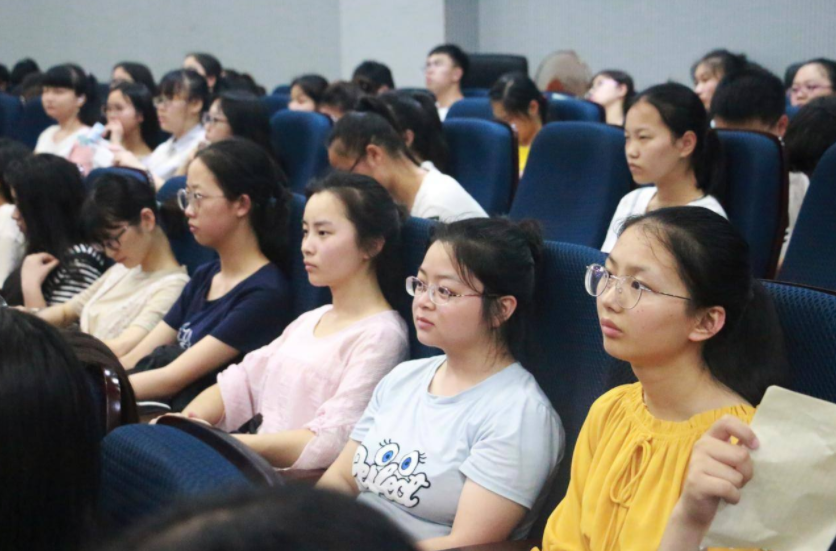 公费师范生|上学不收费毕业包分配,公费师范生好处多多,为何却不受考生青睐