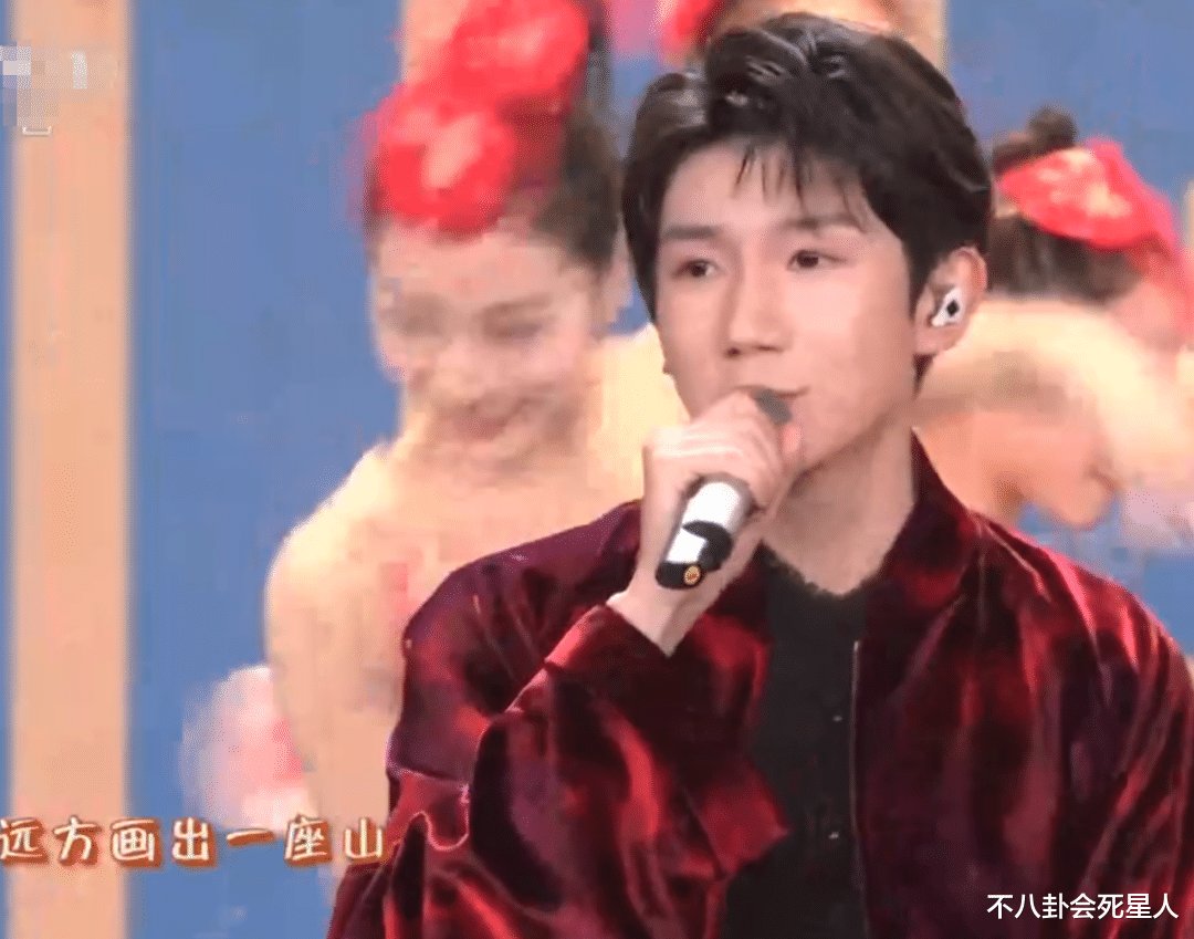 春晚|这届春晚有点棒！张小斐贾玲笑料不断，最大亮点居然是主持人