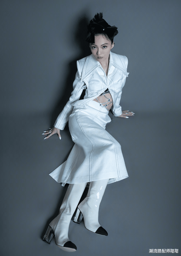 李宇春|芒果年货节：李宇春超A造型配红唇，鞠婧祎似童话公主