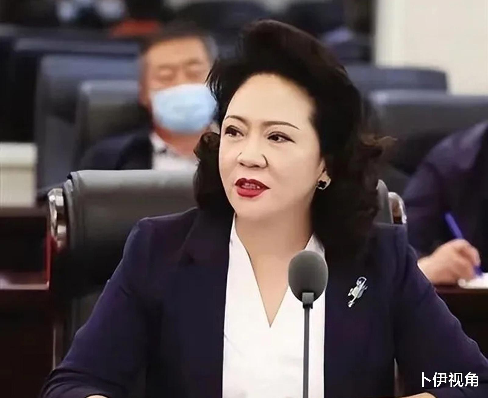 她在跳楼的那一刻还戴着口罩,精准防控等同于精准上锁