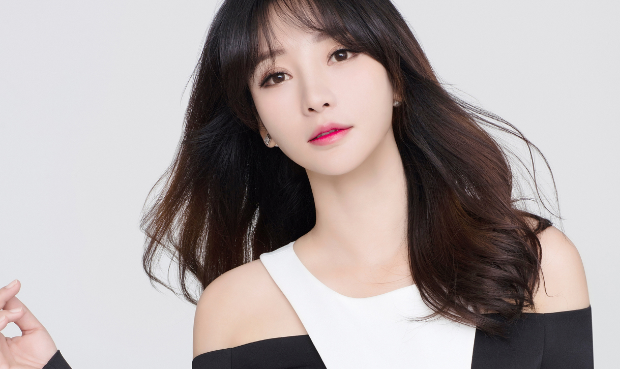 柳岩|一个被身材耽误的女人,已经41岁的柳岩,为何至今还是没结婚?