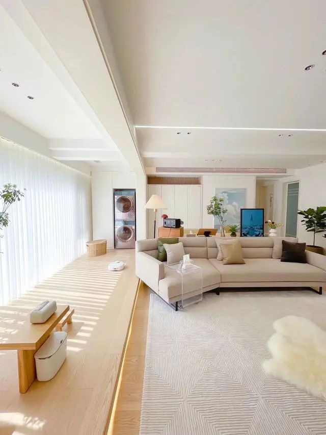 成都160平的无主灯设计,在春天的阳光下格外的温馨与浪漫