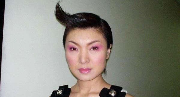 陈红|11次登台春晚，离婚卷走富豪11个亿，51岁瘫痪在床无人照顾