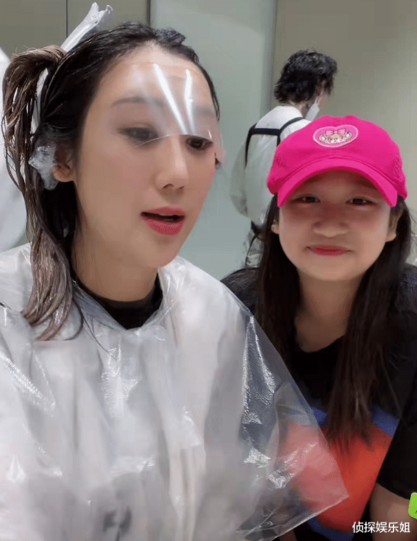 陳浩民 陳浩民10岁女儿身高一米六，穿38码鞋体重破百，曾因长胖被当保姆