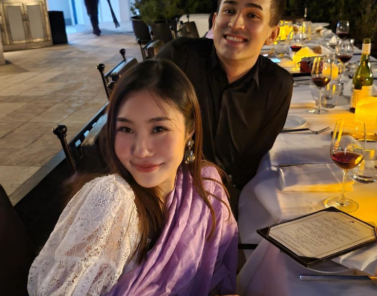 韦唯|韦唯一家美国豪宅开派对，海鲜红酒摆满桌