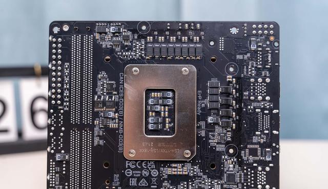 精致小巧，用料出众、技嘉迷你雕B660IAORUSPRODDR4主板拆解