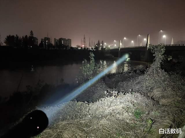 电池|远泛兼顾，既可把玩也具实用！迈特明酷FW3白激光+泛光手电体验