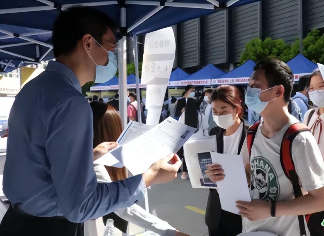 hr|毕业生投简历没有回应，大企业HR给出建议，要避开三类简历