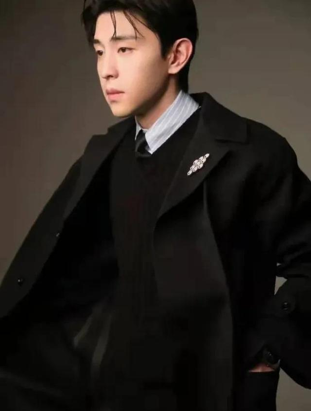 邓伦|邓伦偷逃税后首次现身，难掩心情低落，网友：早知今日何必当初