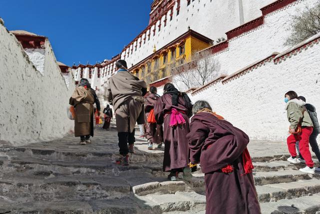 西藏|自驾西藏，为何很多人在成都租车出发？租车玩过才知道的3个好处