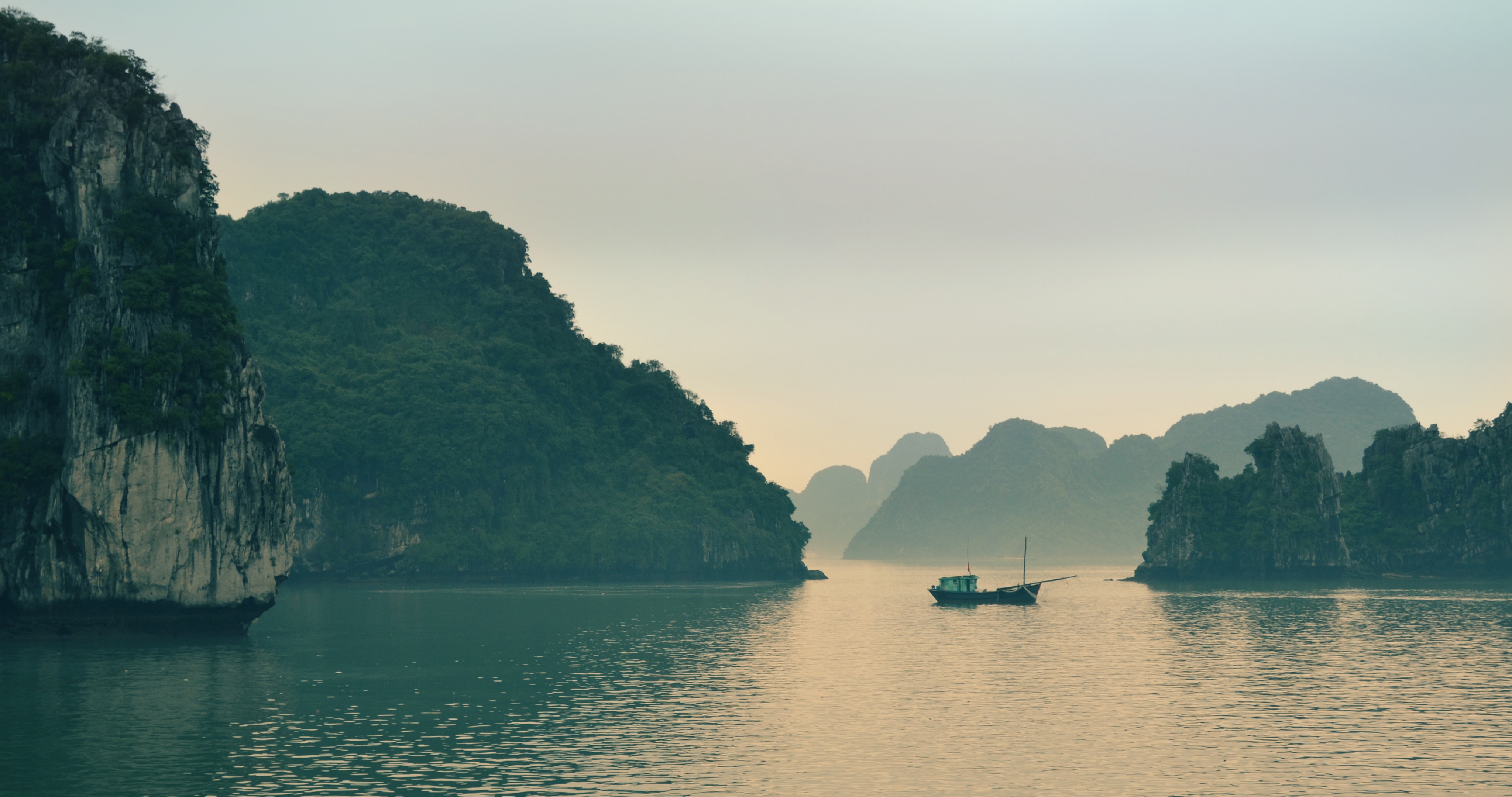 旅行|如何看待有些人用省吃俭用存的积蓄到各地旅游，旅游结束后积蓄所剩无几的现象？