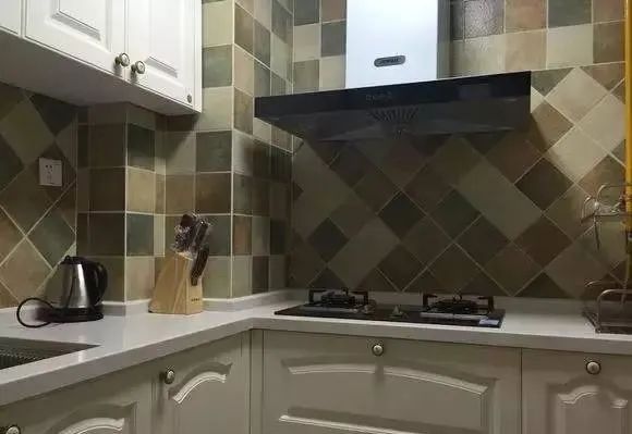 邻居12万打造的美式新房,进门的玄关墙让人挪不动脚,实在漂亮