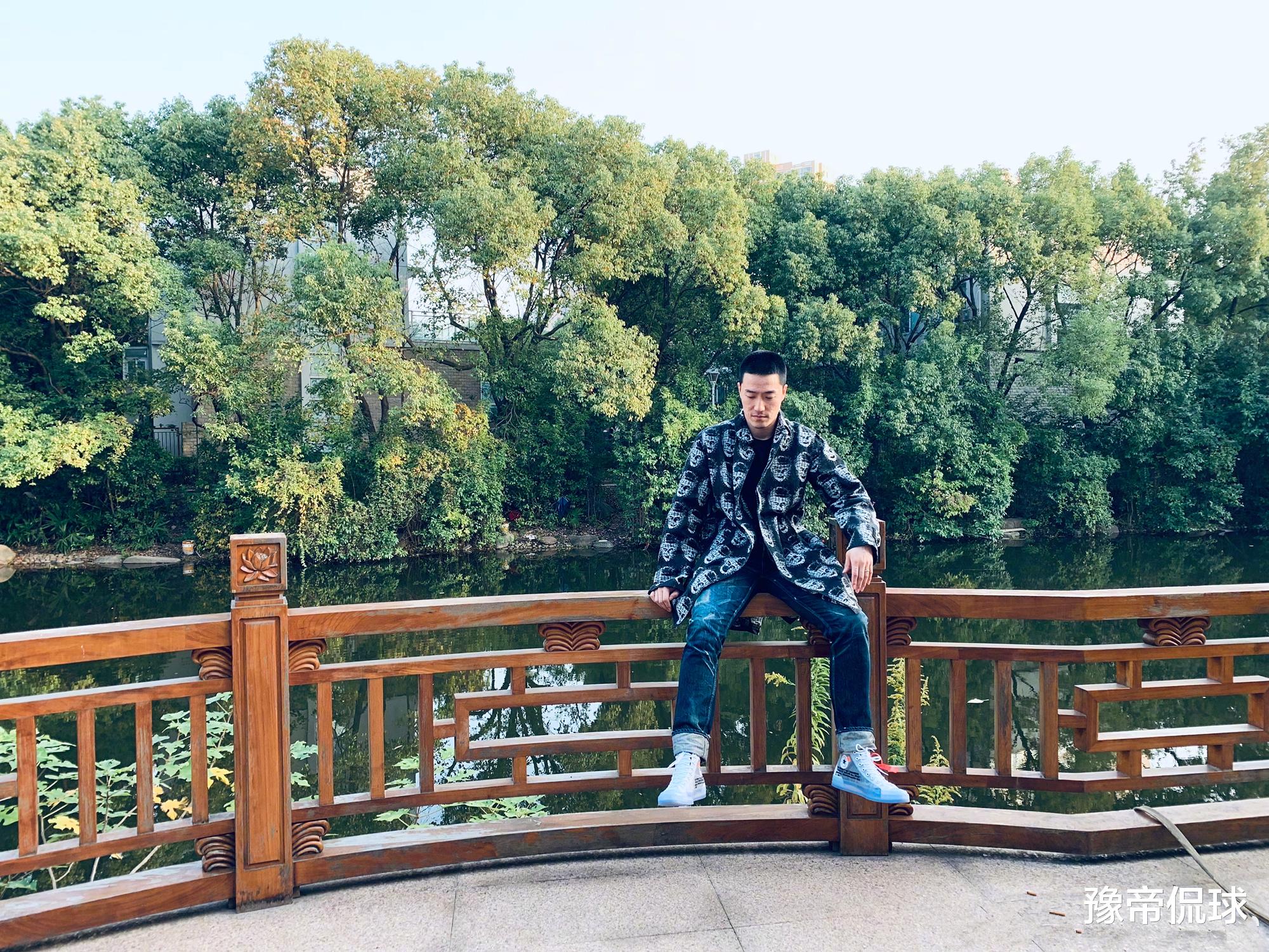 刘翔|39岁刘翔转型曝光，为何不做教练？真相来了，收入不菲，心系恩师