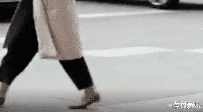 男子半夜想跟妻子发生关系,妻子嫌累拒绝,结果被暴打撕衣服!