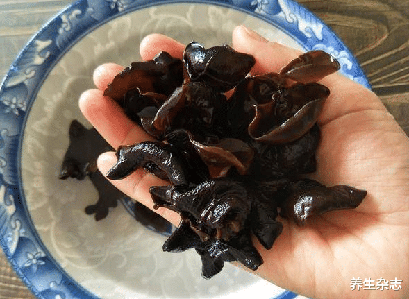 蔬菜|3种蔬菜列入“黑名单”? 医生：伤肝还致癌，不少人“中招”，劝你少吃