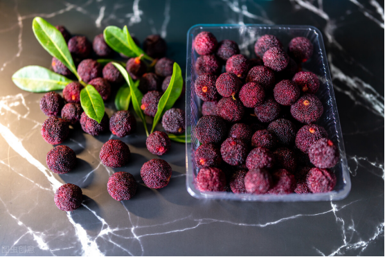 洗杨梅,用清水直接洗,等于吃虫卵!果农教我3招,虫卵跑光光