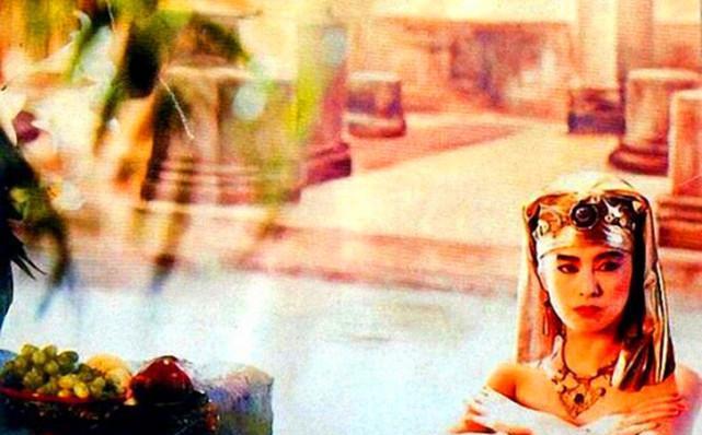 林青霞|无法重拍的一幕:裸泳的邓丽君林青霞,帮狄龙梳头的张国荣!