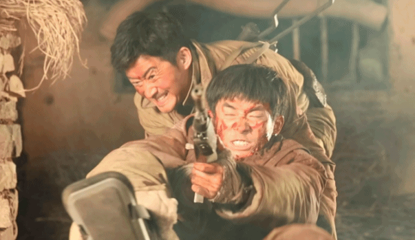 王源|王源新戏路透生图曝光，颜值清爽短发干练，身穿学生装有模有样