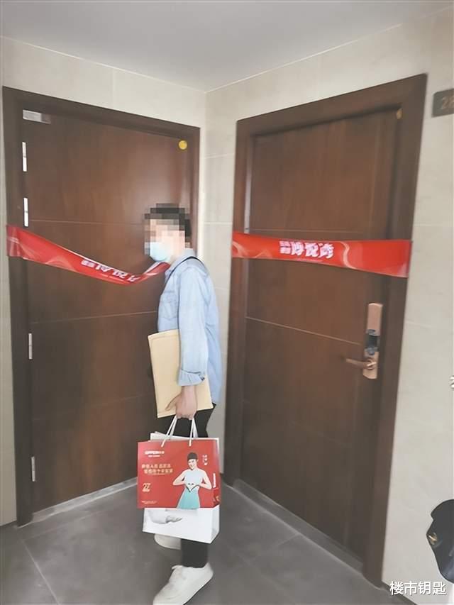 新房|与邻居大门挨太近，新房交付时业主才发现，该怎么解？