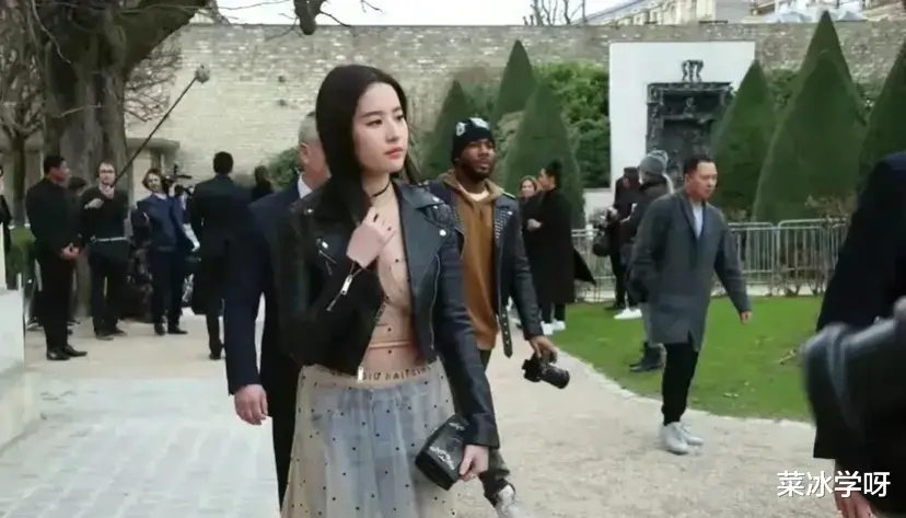 刘亦菲|刘亦菲外国造型真放得开!