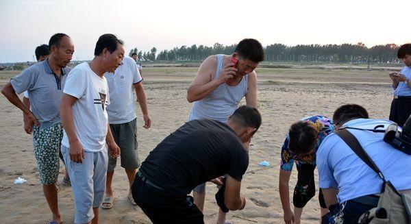 2020年两名女子水库游玩,闺蜜系鞋带被推下水溺亡:杀手就在身边