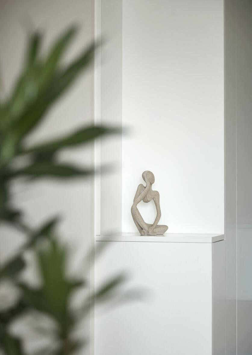 不到70㎡的户型，她却硬要“造”个玄关，完工后，收纳反而多一倍