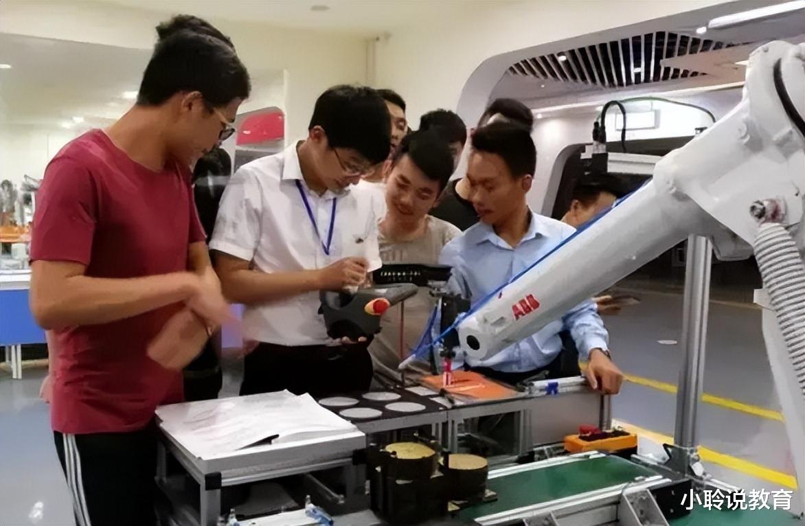 理工科|毕业才明白,“工科女”和“师范女”的差距,结婚后可能更加明显