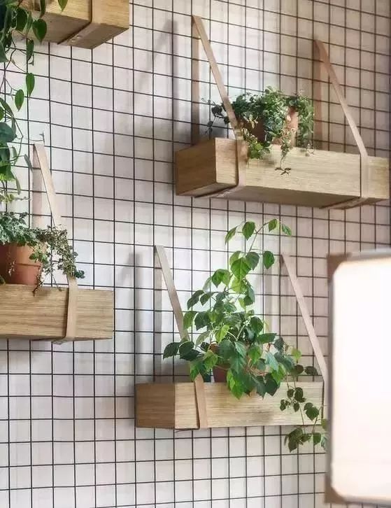 你家墙面怎么设计的?我家是小户型,就靠置物架偷面积了