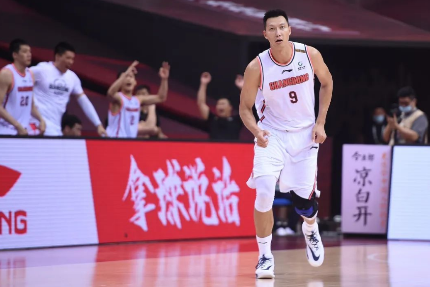 西汉姆联|顶级外援或加盟CBA，曾在湖人与易建联是队友，广东男篮要截胡？