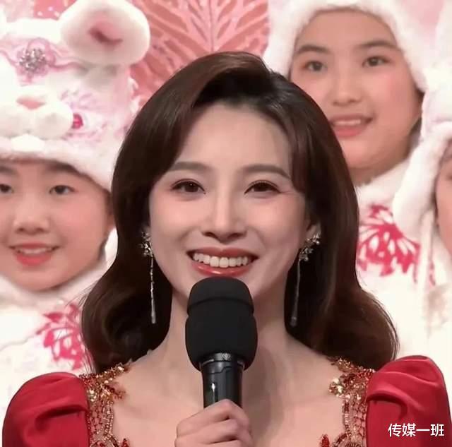 邓超|央视春晚名场面:秦岚坐在观众席好美,邓超又嗨了,杨紫站C位