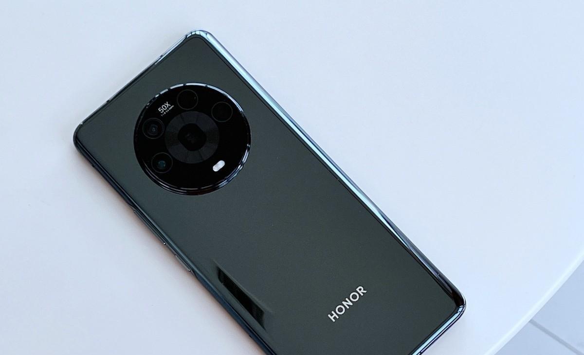 华为荣耀|荣耀Magic4开始让路,降了1000元,没有高端机姿态了