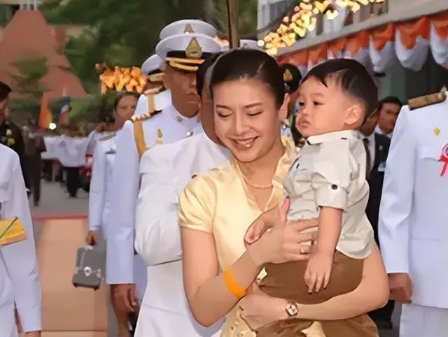 舒淇|西拉米回宫事宜出现苗头,贴图同框玛哈亮相,背靠行宫地位崇高