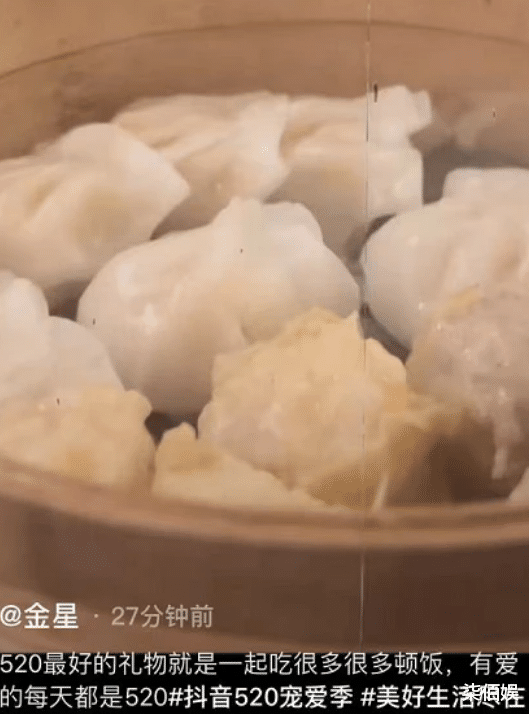 金星|54岁金星国外被偶遇，主动与路人打招呼，素颜被赞温柔有女人味