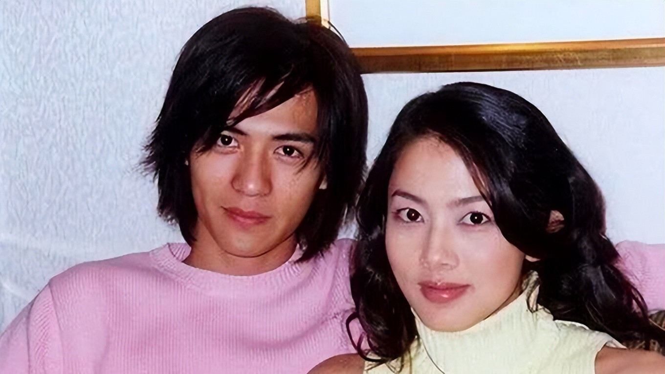 钱韦杉|49岁钱韦杉移居美国近况，携俩儿子爬山生活充实，全家都是大长腿