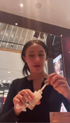 化妆品 网红妹子在百货公司蹭免费化妆，拍视频炫耀被网友吐槽：真当自己家了？