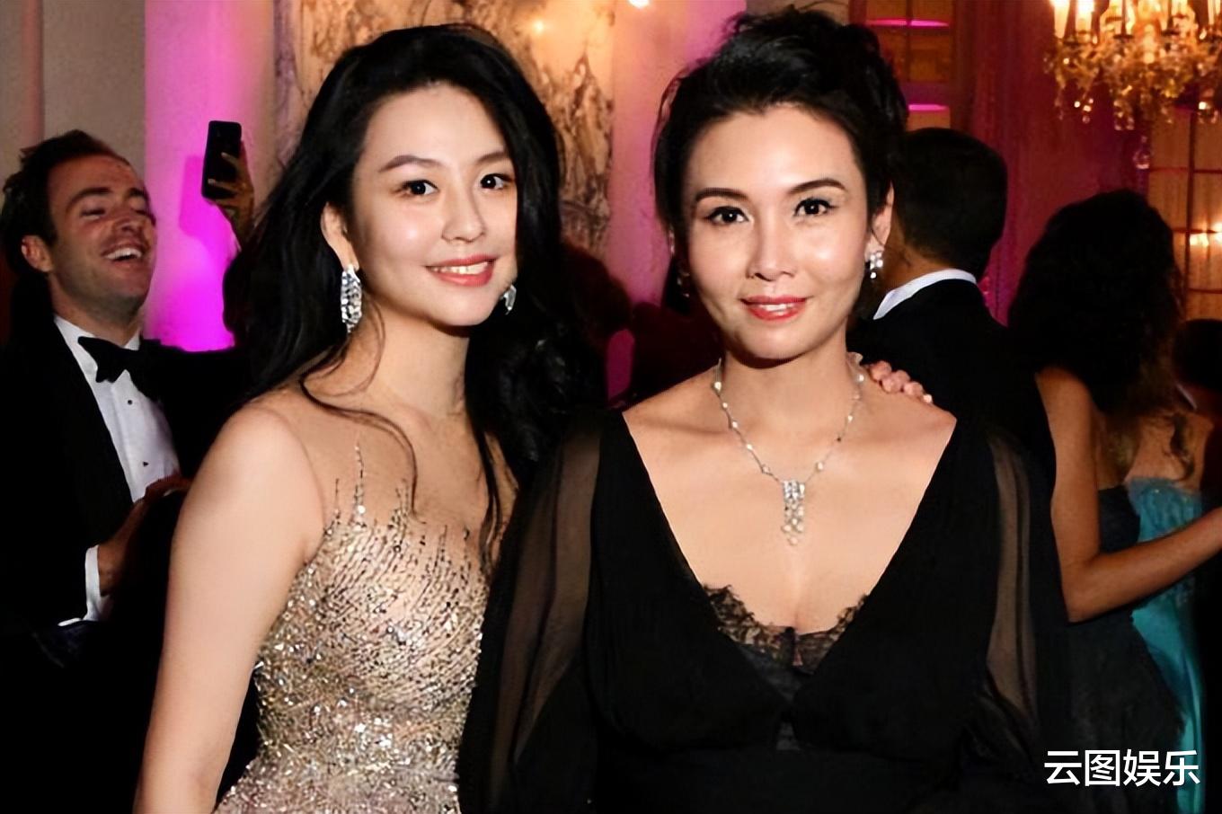 邱淑贞|邱淑贞女儿盛装参加晚宴，与千亿富三代合影心情好，已融入名流圈