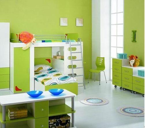 5岁女孩白血病去世,舅舅装修房间时,意外发现凶手竟是她的妈妈