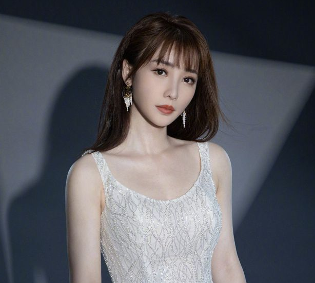 柳岩|她上围丰满超过柳岩,却遭到两任男友家暴,性感是一种罪吗