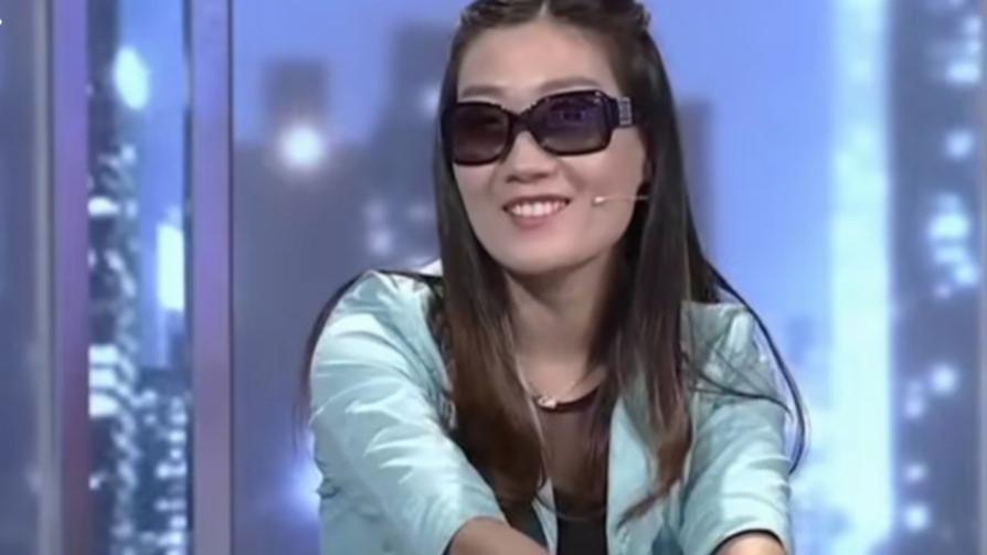 妻子在家带孩子家务事一点都不做，梳头发掉的头发把卫生间水管子堵了，她都不弄一下，还