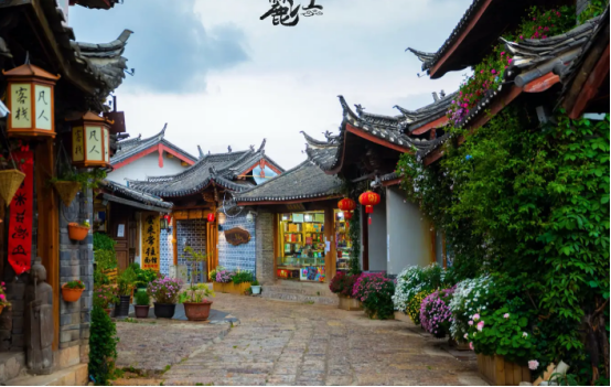 丽江|泸沽湖真的很碧蓝,很清澈,看起来很美