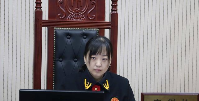 案例:女子为养男友不惜陪酒,自己省吃俭用,对方却偷点外卖