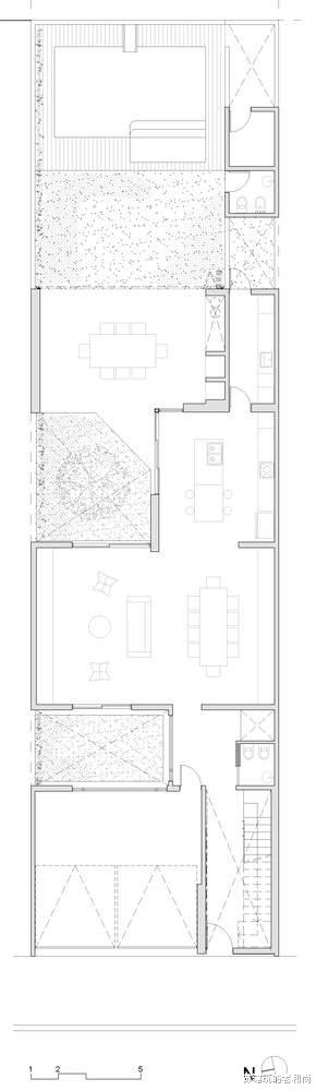 阿根廷狭长型住宅:三个庭院串联内部空间,构筑惬意的家居空间