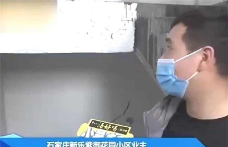 2021年河北老人霸占楼梯5年,上楼需50万过路费,不给就砸毁楼梯