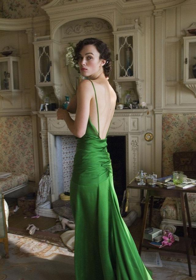 凯拉·奈特莉|凯拉奈特莉：《赎罪》的绿裙子是定制的，导演定了3个标准！